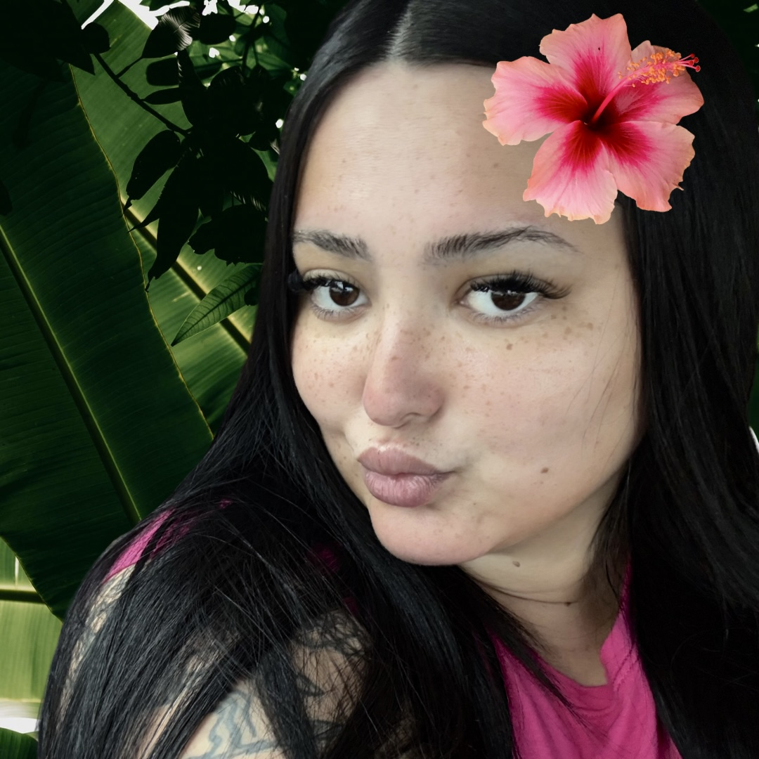 Taylor, licensed esthetician at Bare Hibiscus